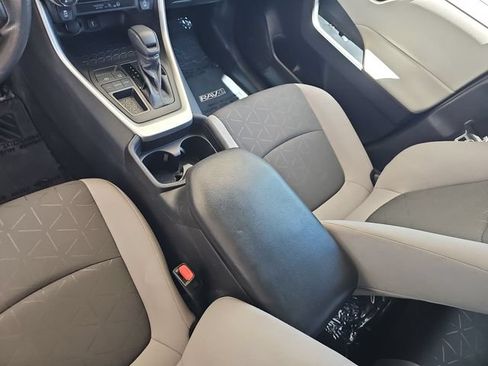 Used 2021 Toyota RAV4 XLE w/ Convenience Package FWD image 24