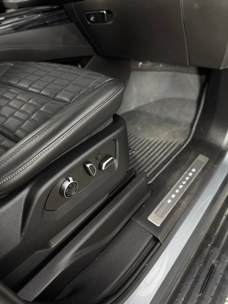 Used 2023 Cadillac Escalade V AWD/4WD image 46