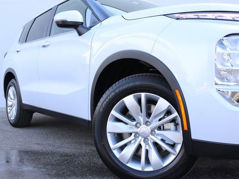 New 2026 Mitsubishi Outlander ES image 33
