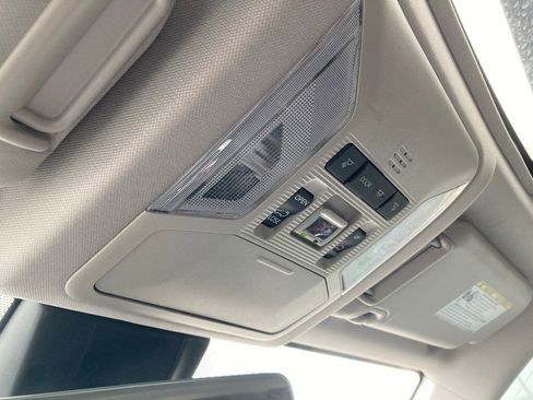 Used 2025 Toyota RAV4 Limited image 27