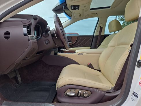 Used 2019 Lexus LS 500 w/ Accessory Package (Z2) RWD image 16