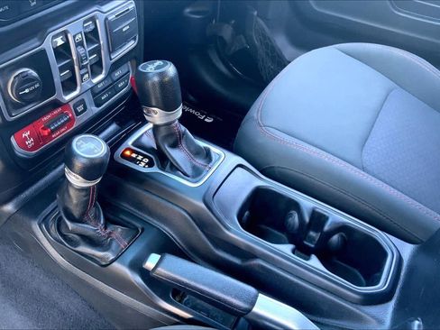 Used 2018 Jeep Wrangler Unlimited Rubicon AWD/4WD image 16