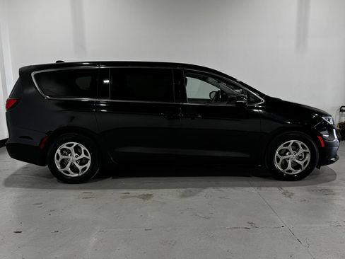Used 2024 Chrysler Pacifica Limited FWD image 22