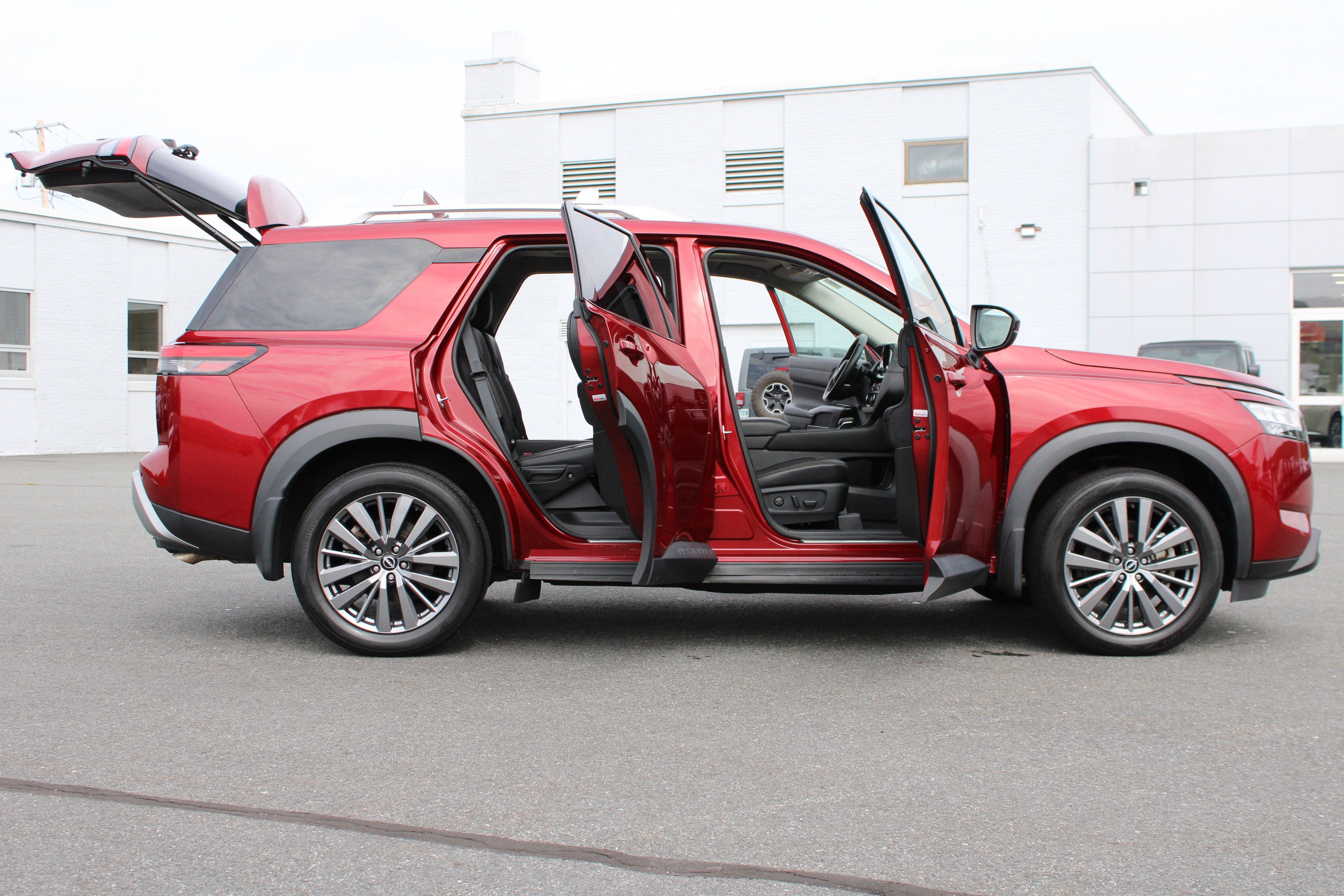 Used 2024 Nissan Pathfinder SL w/ SL Premium Package AWD/4WD image 15