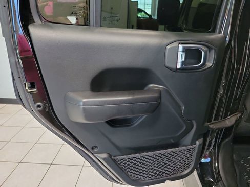 Used 2020 Jeep Wrangler Unlimited Rubicon w/ Steel Bumper Group AWD/4WD image 24