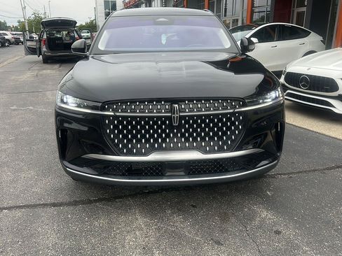 Used 2024 Lincoln Nautilus Premier AWD/4WD image 10