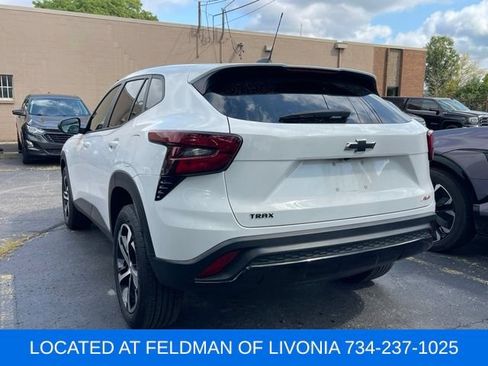 Certified 2024 Chevrolet Trax RS w/ Driver Confidence Package FWD image 2
