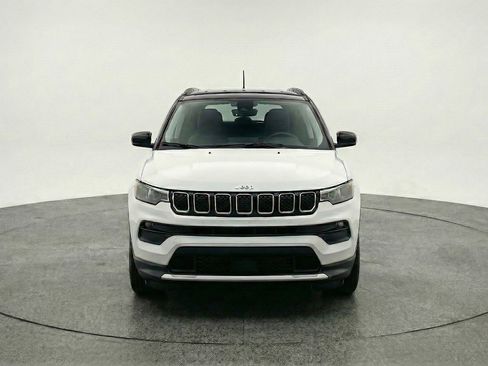 Used 2025 Jeep Compass Limited AWD/4WD image 2