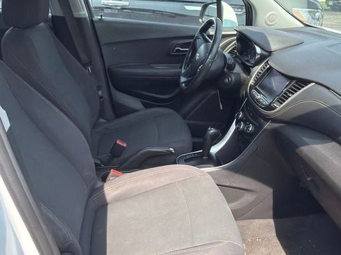 Used 2020 Chevrolet Trax LS FWD image 5