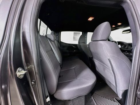 Used 2017 Toyota Tacoma TRD Sport w/ Tow Package (A/T) AWD/4WD image 25