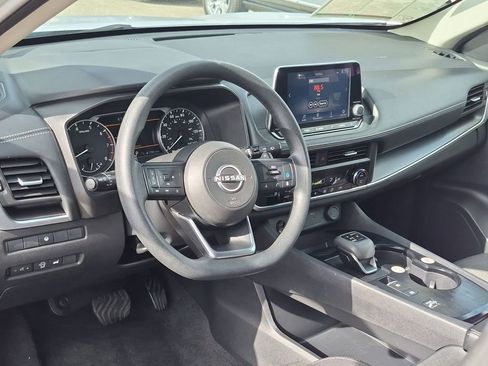 Used 2024 Nissan Rogue SV FWD image 2