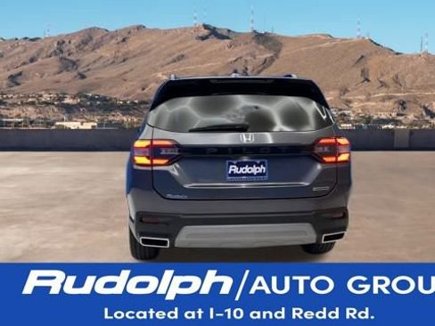 Used 2024 Honda Pilot Touring image 4