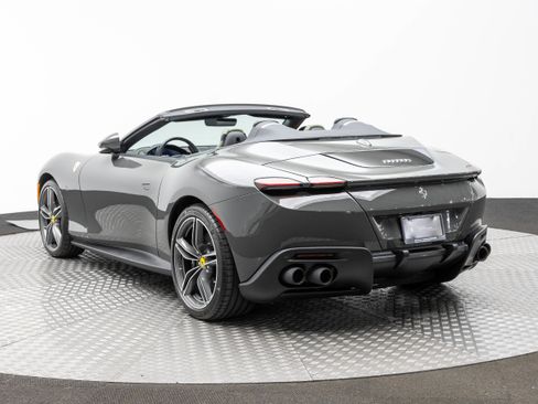 Certified 2025 Ferrari Roma Spider RWD image 3