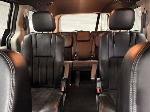 Used 2017 Dodge Grand Caravan SXT image 11