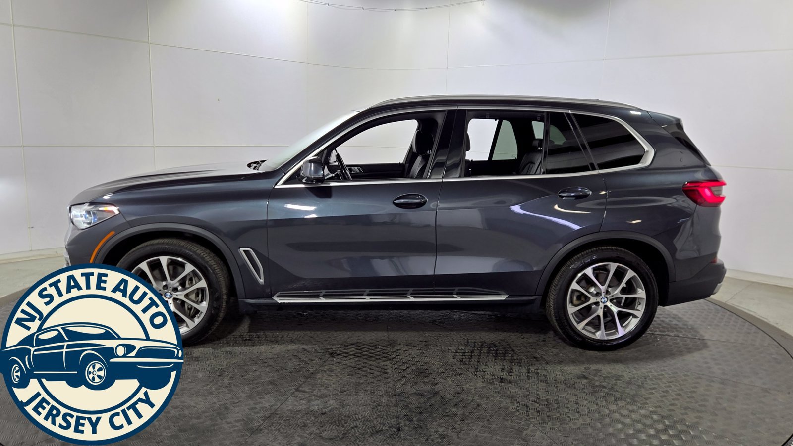 Used 2019 BMW X5 xDrive50i w/ Off-Road Package AWD/4WD image 11