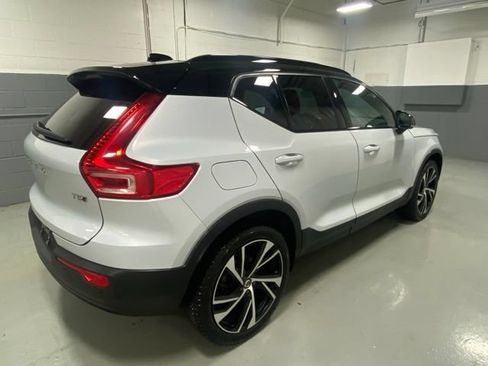 Used 2022 Volvo XC40 T5 R-Design w/ Advanced Package AWD/4WD image 3