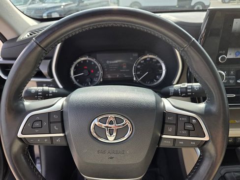 Used 2023 Toyota Highlander XLE FWD image 31