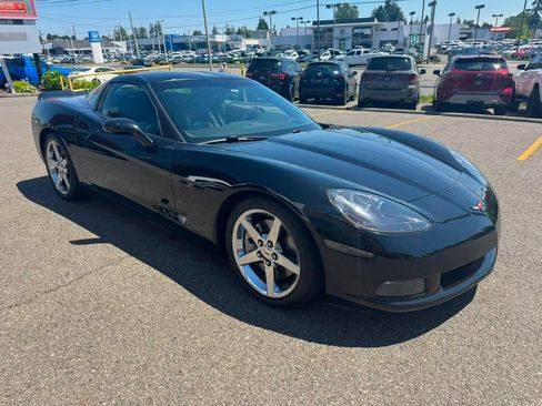 Used 2007 Chevrolet Corvette Coupe w/ Preferred Equipment Group RWD image 3