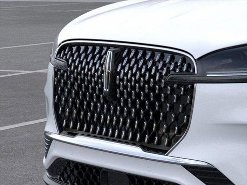 New 2026 Lincoln Aviator AWD image 17