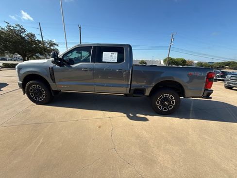 Used 2025 Ford F250 Platinum AWD/4WD image 4
