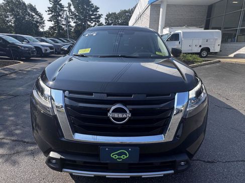 Used 2022 Nissan Pathfinder Platinum AWD/4WD image 2