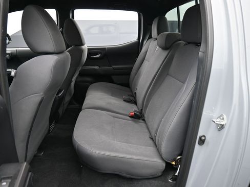 Used 2018 Toyota Tacoma TRD Sport image 35