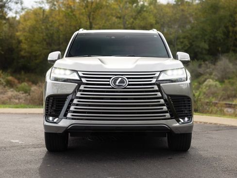 Used 2024 Lexus LX 600 4WD w/ Luxury Package image 12