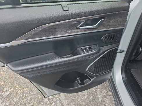 Used 2023 Jeep Grand Cherokee 4WD 4xe w/ Luxury Tech Group II image 20