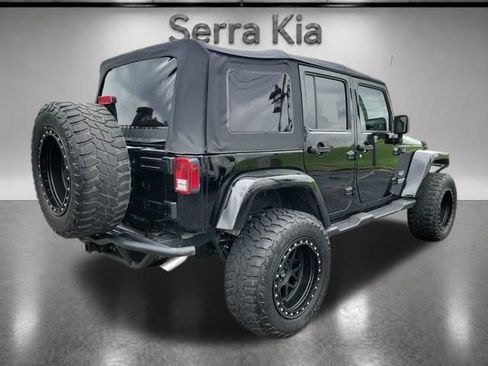 Used 2016 Jeep Wrangler Unlimited Sahara w/ Connectivity Group AWD/4WD image 5