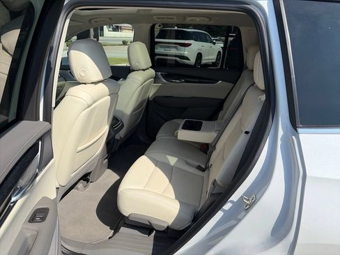 Used 2023 Cadillac XT6 Premium Luxury FWD image 13