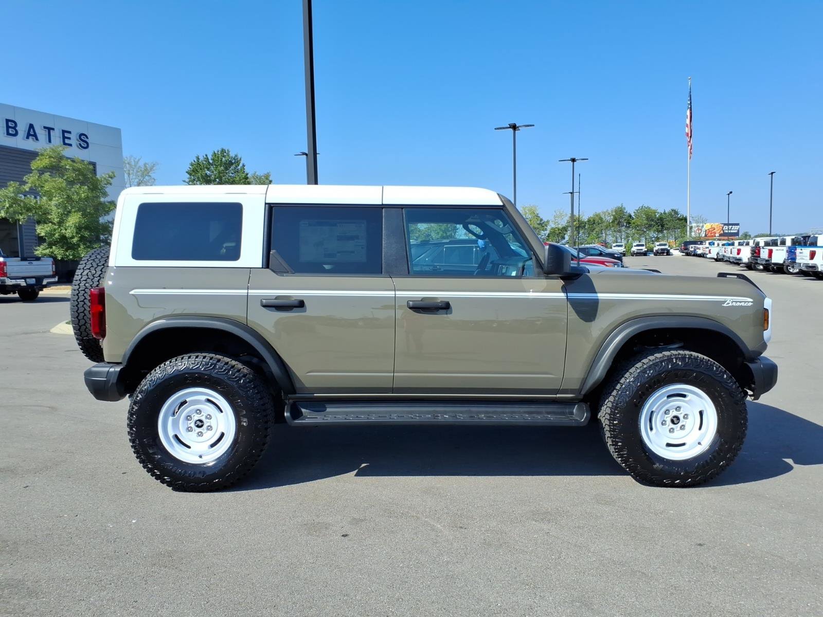 New 2026 Ford Bronco Heritage Edition AWD/4WD image 2