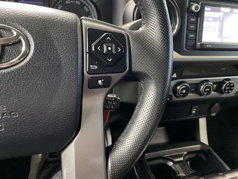 Used 2017 Toyota Tacoma 4x4 Access Cab image 21