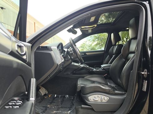Used 2011 Porsche Cayenne Turbo AWD/4WD image 9