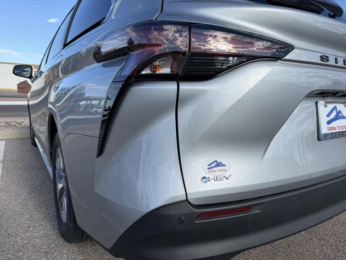 Used 2025 Toyota Sienna XLE w/ XLE Plus Package image 12