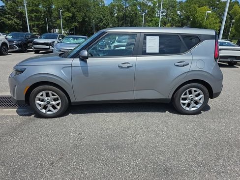 Used 2025 Kia Soul LX w/ LX Technology Package FWD image 4