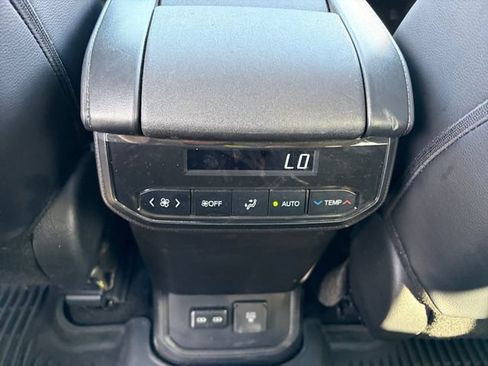 Used 2024 Toyota Highlander Limited AWD/4WD image 20