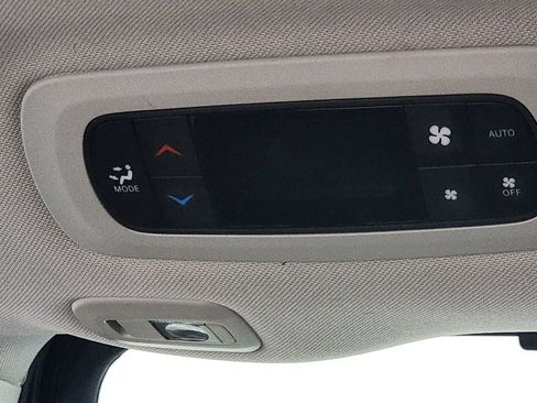 Used 2023 Chrysler Pacifica Limited FWD image 28