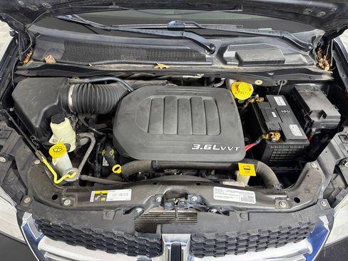 Used 2016 Dodge Grand Caravan SXT image 25