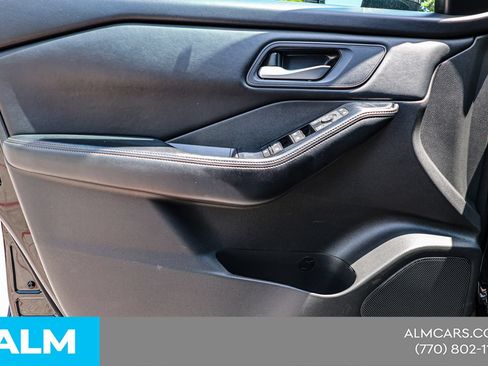 Used 2024 Nissan Rogue SV FWD image 37