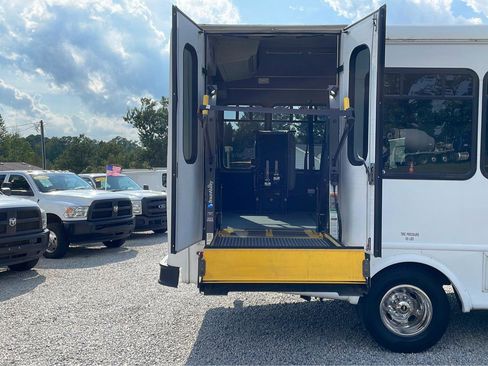 Used 2015 Chevrolet Express 3500 w/ Shuttle Bus Package RWD image 40