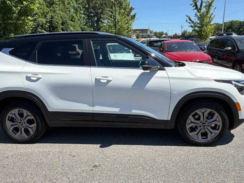 Used 2024 Kia Seltos S FWD image 7