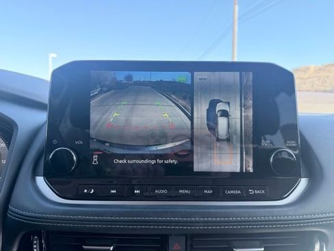 Used 2022 Nissan Rogue Platinum w/ Head-Up Display Package image 21