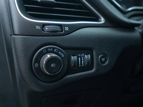 Used 2020 Jeep Cherokee Trailhawk AWD/4WD image 14