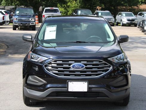 Used 2020 Ford Edge SE image 2
