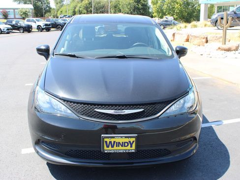 Used 2023 Chrysler Voyager LX FWD image 3