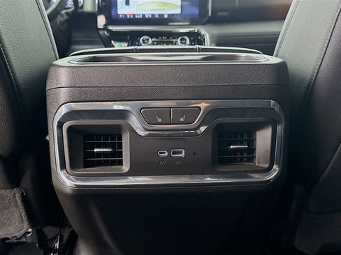 Used 2024 GMC Sierra 3500 Denali w/ Technology Package image 27