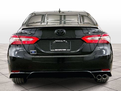 Used 2019 Toyota Camry SE image 5