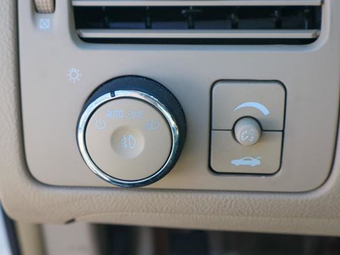 Used 2011 Buick Lucerne CXL image 18