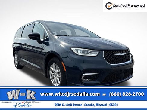 Certified 2023 Chrysler Pacifica Touring-L FWD image 1
