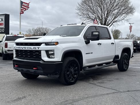 Used 2021 Chevrolet Silverado 2500 Custom w/ Custom Value Package image 4